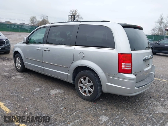 2010 Chrysler Town & Country Touring z VIN 2A4RR5D12AR265985, wystawiony jako IAAI lot #41970445 z przebiegiem 125 635 mil mil oraz . Historia ofert i sprzedaży dostępna na DreamBid. Obrazek 3.