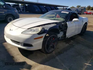 2009 Chevrolet Corvette 3LT z VIN 1G1YY26W595114233, wystawiony jako Copart lot #78822534 z przebiegiem Nie podano mil oraz Czysty tytuł • Clean title. Historia ofert i sprzedaży dostępna na DreamBid. Obrazek 1.