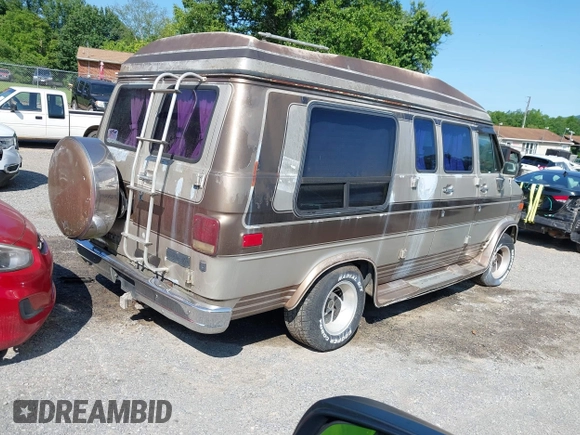 1988 Chevrolet Chevy Van z VIN 1GBEG25K8J7123095, wystawiony jako IAAI lot #42355125 z przebiegiem 92 496 mil mil oraz . Historia ofert i sprzedaży dostępna na DreamBid. Obrazek 4.