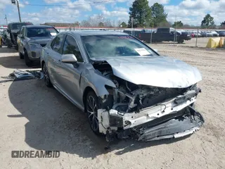2020 Toyota Camry SE z VIN 4T1G11AK1LU308174, wystawiony jako IAAI lot #41675204 z przebiegiem 120 034 mil mil oraz . Historia ofert i sprzedaży dostępna na DreamBid. Obrazek 1.