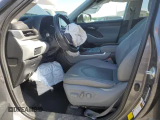 2021 Toyota Highlander XLE z VIN 5TDGZRBH5MS529734, wystawiony jako Copart lot #57189315 z przebiegiem 117 913 mil mil oraz Szkoda całkowita • Salvage title. Historia ofert i sprzedaży dostępna na DreamBid. Obrazek 7.