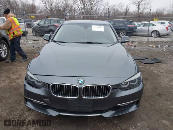 2013 BMW 3 Series 328i xDrive with VIN WBA3B5G50DNS02204, listed as a IAAI auction lot 41522572 with 1 mi miles. Bid and sale history available at carsss.com. Image 12.