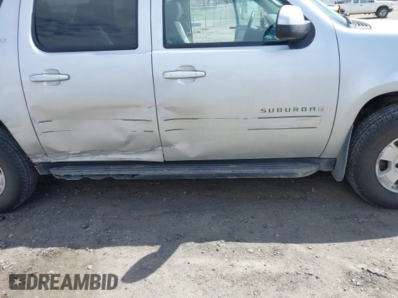 2013 Chevrolet Suburban LT with VIN 1GNSKJE78DR108955, listed as a IAAI auction lot 42004032 with 114,729 mi miles and . Bid and sale history available at DreamBid. Image 6.