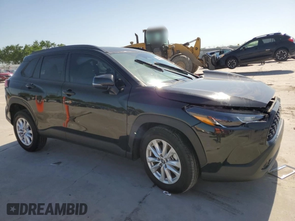2023 Toyota Corolla Cross LE z VIN 7MUCAAAG6PV047607, wystawiony jako Copart lot #52454095 z przebiegiem 10 316 mil mil oraz Szkody całkowita. Historia ofert i sprzedaży dostępna na DreamBid. Obrazek 4.