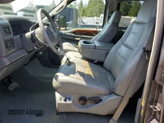 2003 Ford F-250 XL z VIN 1FTNW20P83ED87806, wystawiony jako Copart lot #60111895 z przebiegiem 107 949 mil mil oraz Czysty tytuł • Clean title. Historia ofert i sprzedaży dostępna na DreamBid. Obrazek 7.