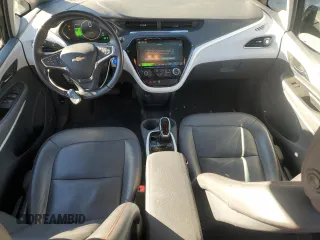 2020 Chevrolet Bolt EV Premier z VIN 1G1FZ6S02L4140279, wystawiony jako Copart lot #50224175 z przebiegiem 67 593 mil mil oraz Szkoda całkowita • Salvage title. Historia ofert i sprzedaży dostępna na DreamBid. Obrazek 8.