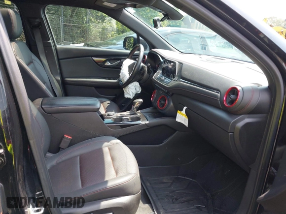 2021 Chevrolet Blazer RS z VIN 3GNKBERSXMS552535, wystawiony jako IAAI lot #42275935 z przebiegiem 106 952 mil mil oraz . Historia ofert i sprzedaży dostępna na DreamBid. Obrazek 5.