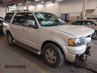 2005 Ford Expedition Limited with VIN 1FMFU20585LA92398, listed as a IAAI auction lot 40339627 with 154,554 mi miles. Bid and sale history available at carsss.com. Image 1.