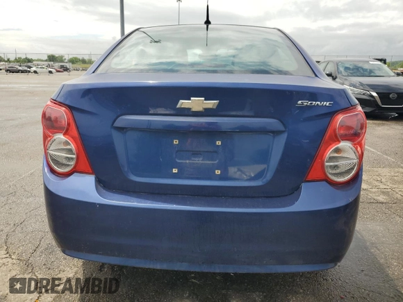 2012 Chevrolet Sonic LS z VIN 1G1JA5SH5C4192846, wystawiony jako Copart lot #59932985 z przebiegiem 122 598 mil mil oraz Szkoda całkowita • Salvage title. Historia ofert i sprzedaży dostępna na DreamBid. Obrazek 6.