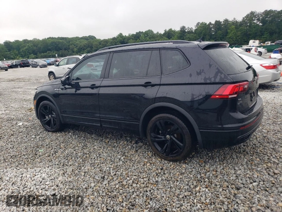 2023 Volkswagen Tiguan SE R-Line Black z VIN 3VVCB7AX5PM030017, wystawiony jako Copart lot #57315575 z przebiegiem 39 577 mil mil oraz Szkoda całkowita • Salvage title. Historia ofert i sprzedaży dostępna na DreamBid. Obrazek 2.