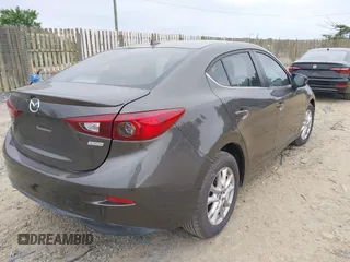 2015 Mazda 3 i Grand Touring z VIN JM1BM1W76F1223850, wystawiony jako IAAI lot #42356420 z przebiegiem 45 514 mil mil oraz . Historia ofert i sprzedaży dostępna na DreamBid. Obrazek 4.