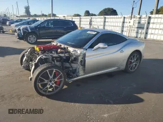 2013 Ferrari California z VIN ZFF65TJA7D0189998, wystawiony jako Copart lot #80965874 z przebiegiem Nie podano mil oraz Szkody całkowita. Historia ofert i sprzedaży dostępna na DreamBid. Obrazek 1.