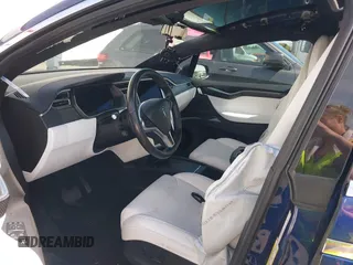 2017 Tesla Model X 90D z VIN 5YJXCDE23HF077126, wystawiony jako IAAI lot #42035067 z przebiegiem Nie podano mil oraz . Historia ofert i sprzedaży dostępna na DreamBid. Obrazek 5.