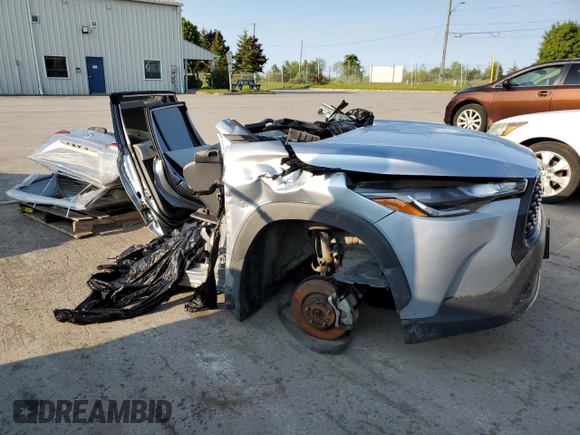2023 Toyota Corolla Cross L z VIN 7MUAAAAG0PV064006, wystawiony jako Copart lot #57481625 z przebiegiem Nie podano mil oraz Nie do naprawy • Non repairable. Historia ofert i sprzedaży dostępna na DreamBid. Obrazek 4.