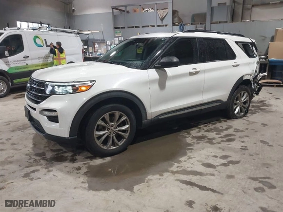 2020 Ford Explorer XLT with VIN 1FMSK8DH0LGC72332, listed as a IAAI auction lot 41298896 with 49,361 mi miles. Bid and sale history available at carsss.com. Image 2.