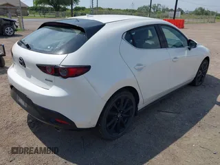 2021 Mazda 3 Premium z VIN JM1BPAML5M1402899, wystawiony jako IAAI lot #42252886 z przebiegiem Nie podano mil oraz . Historia ofert i sprzedaży dostępna na DreamBid. Obrazek 4.