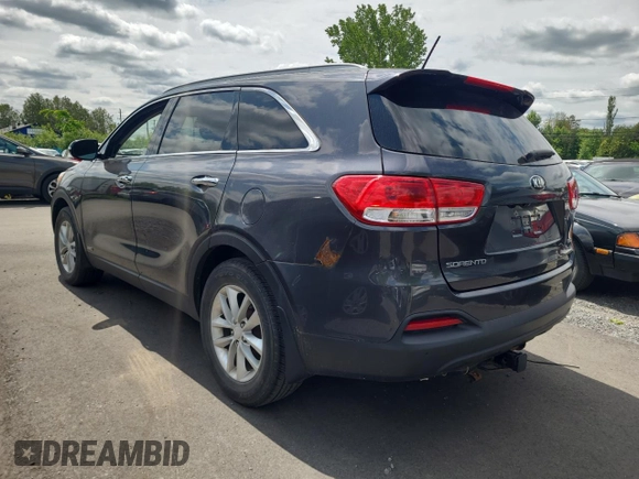 2016 Kia Sorento LX Turbo z VIN 5XYPGDA11GG055411, wystawiony jako Copart lot #61179755 z przebiegiem 185 629 mil mil oraz Czysty tytuł • Clean title. Historia ofert i sprzedaży dostępna na DreamBid. Obrazek 3.