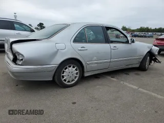2002 Mercedes-Benz E-Class with VIN WDBJF82J42X068060, listed as a Copart auction lot 48422005 with 263,835 mi miles and Non Repairable. Bid and sale history available at carsss.com. Image 3.