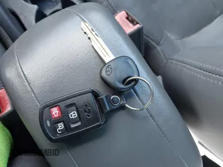 2006 Hyundai Elantra GLS z VIN KMHDN56DX6U179350, wystawiony jako IAAI lot #41801894 z przebiegiem 246 684 mil mil oraz . Historia ofert i sprzedaży dostępna na DreamBid. Obrazek 11.