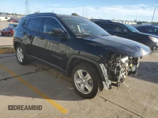 2022 Jeep Compass Latitude with VIN 3C4NJCBB4NT113558, listed as a Copart auction lot 79812584 with 39,636 mi miles and Salvage Title. Bid and sale history available at carsss.com. Image 4.