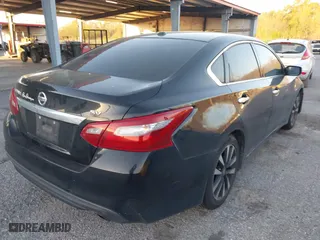 2018 Nissan Altima 2.5 SV with VIN 1N4AL3AP2JC103600, listed as a IAAI auction lot 41833390 with 276,014 mi miles. Bid and sale history available at carsss.com. Image 4.