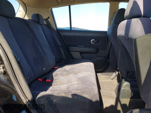 2008 Nissan Versa S z VIN 3N1BC13E28L454216, wystawiony jako IAAI lot #41992366 z przebiegiem 195 288 mil mil oraz . Historia ofert i sprzedaży dostępna na DreamBid. Obrazek 8.