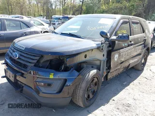 2018 Ford Police Interceptor Utility z VIN 1FM5K8AR9JGC17739, wystawiony jako IAAI lot #42134465 z przebiegiem 134 939 mil mil oraz . Historia ofert i sprzedaży dostępna na DreamBid. Obrazek 2.
