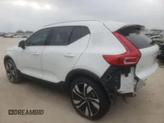 2023 Volvo XC40 Ultimate Bright Theme с VIN YV4L12UA8P2037138, выставлен на аукционе Copart как лот 43760214 с пробегом 6 561 миль миль и . История ставок и продаж доступна на DreamBid. Изображение 2.