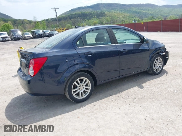 2016 Chevrolet Sonic LT z VIN 1G1JC5SG8G4163316, wystawiony jako IAAI lot #42138592 z przebiegiem 114 799 mil mil oraz . Historia ofert i sprzedaży dostępna na DreamBid. Obrazek 4.