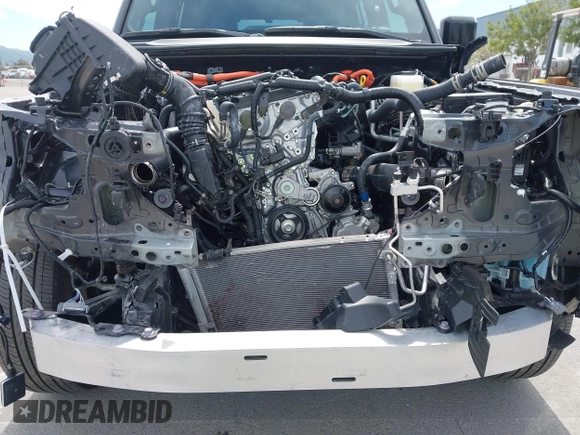 2024 Toyota Land Cruiser z VIN JTEABFAJ0R5007650, wystawiony jako IAAI lot #41981390 z przebiegiem 5 629 mil mil oraz . Historia ofert i sprzedaży dostępna na DreamBid. Obrazek 6.