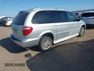 2002 Chrysler Town & Country Limited with VIN 2C8GP64L62R552398, listed as a IAAI auction lot 42021018 with 88,601 mi miles. Bid and sale history available at carsss.com. Image 4.