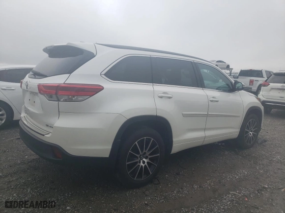 2018 Toyota Highlander SE with VIN 5TDJZRFH4JS488167, listed as a Copart auction lot 51863525 with 119,035 mi miles and Salvage Title. Bid and sale history available at carsss.com. Image 3.