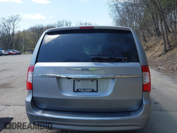 2016 Chrysler Town & Country Touring with VIN 2C4RC1BGXGR149949, listed as a IAAI auction lot 42074695 with 52,644 mi miles. Bid and sale history available at carsss.com. Image 17.