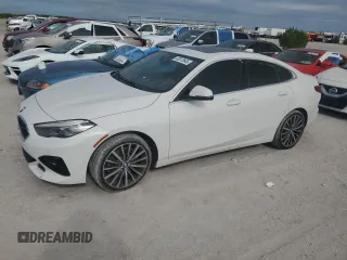 2021 BMW 2 Series 228i xDrive z VIN WBA73AK08M7G68943, wystawiony jako Copart lot #52012645 z przebiegiem 82 395 mil mil oraz Nie do naprawy • Non repairable. Historia ofert i sprzedaży dostępna na DreamBid. Obrazek 1.