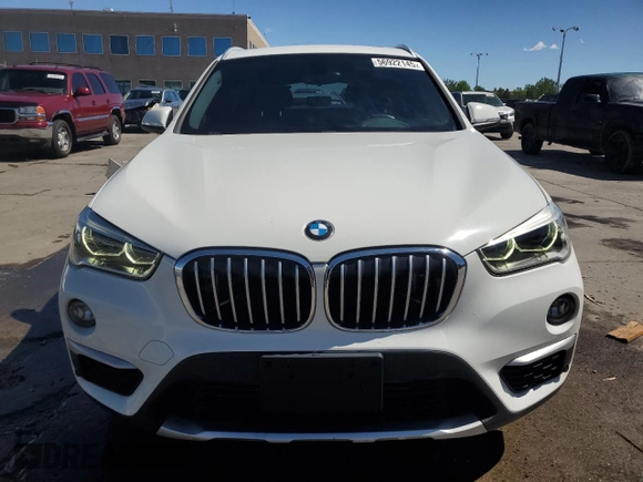 2017 BMW X1 xDrive28i z VIN WBXHT3Z36H4A55751, wystawiony jako Copart lot #56922145 z przebiegiem 62 760 mil mil oraz Szkoda całkowita • Salvage title. Historia ofert i sprzedaży dostępna na DreamBid. Obrazek 5.
