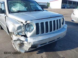2008 Jeep Patriot Sport with VIN 1J8FT28W08D589442, listed as a IAAI auction lot 42063006 with 265,904 mi miles. Bid and sale history available at carsss.com. Image 6.