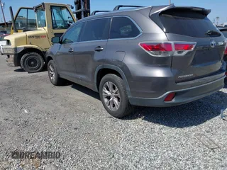 2015 Toyota Highlander XLE z VIN 5TDKKRFH8FS050848, wystawiony jako IAAI lot #42279034 z przebiegiem 101 053 mil mil oraz . Historia ofert i sprzedaży dostępna na DreamBid. Obrazek 3.