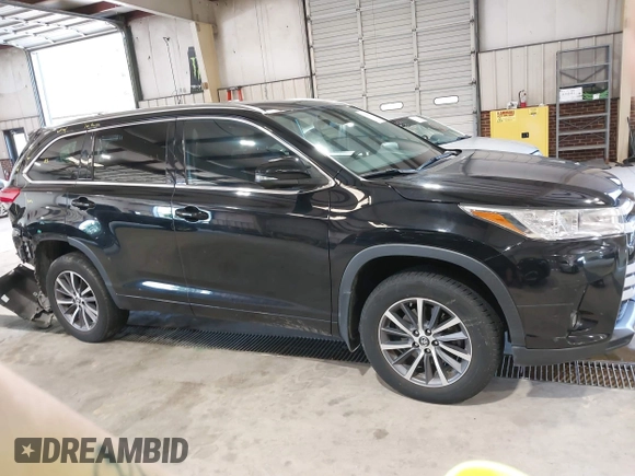 2017 Toyota Highlander XLE with VIN 5TDJZRFH6HS444309, listed as a IAAI auction lot 42640086 with 54,179 mi miles and . Bid and sale history available at DreamBid. Image 13.