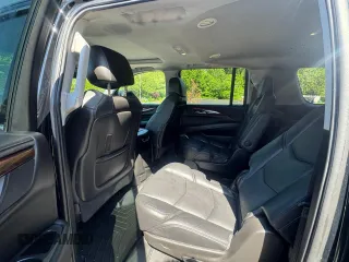 2017 Cadillac Escalade ESV Luxury z VIN 1GYS4HKJ8HR274470, wystawiony jako Copart lot #58011535 z przebiegiem 211 524 mil mil oraz Czysty tytuł • Clean title. Historia ofert i sprzedaży dostępna na DreamBid. Obrazek 9.