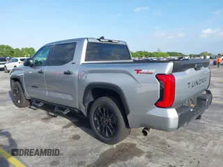 2022 Toyota Tundra 2WD SR5 with VIN 5TFLA5AB0NX015314, listed as a IAAI auction lot 41704714 with 29,629 mi miles. Bid and sale history available at carsss.com. Image 3.