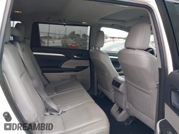 2015 Toyota Highlander XLE z VIN 5TDKKRFH0FS076120, wystawiony jako IAAI lot #42131646 z przebiegiem 117 623 mil mil oraz . Historia ofert i sprzedaży dostępna na DreamBid. Obrazek 8.