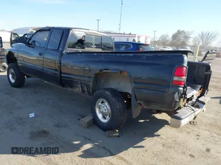 2001 Dodge 2500 z VIN 3B7KF23631G718044, wystawiony jako IAAI lot #41834498 z przebiegiem 154 515 mil mil oraz . Historia ofert i sprzedaży dostępna na DreamBid. Obrazek 3.