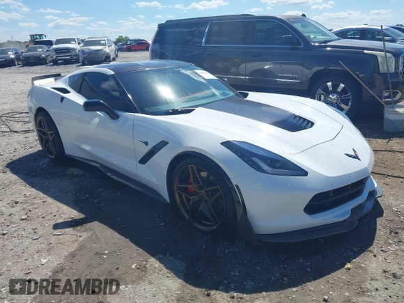 2014 Chevrolet Corvette Z51 3LT z VIN 1G1YM2D71E5116935, wystawiony jako IAAI lot #42341161 z przebiegiem 105 686 mil mil oraz . Historia ofert i sprzedaży dostępna na DreamBid. Obrazek 1.
