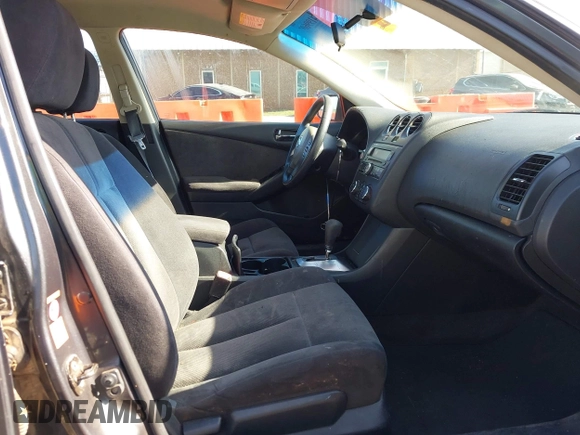 2009 Nissan Altima 2.5 with VIN 1N4AL21E99N541751, listed as a IAAI auction lot 41996070 with 183,596 mi miles. Bid and sale history available at carsss.com. Image 5.