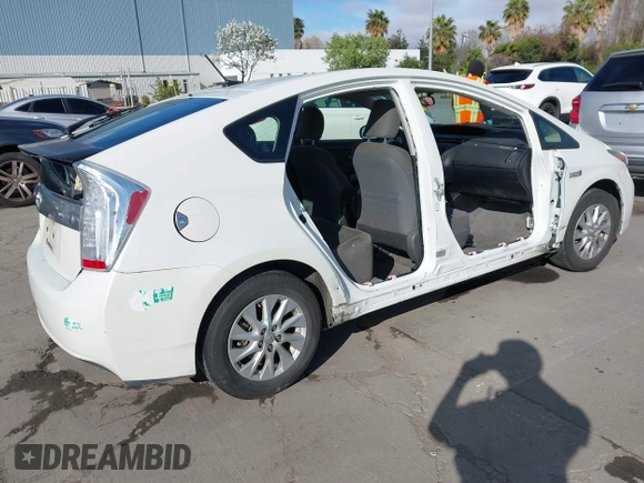 2014 Toyota Prius z VIN JTDKN3DP6E3060728, wystawiony jako IAAI lot #41993542 z przebiegiem 149 891 mil mil oraz . Historia ofert i sprzedaży dostępna na DreamBid. Obrazek 4.