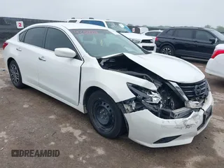 2017 Nissan Altima S z VIN 1N4AL3AP2HN337086, wystawiony jako IAAI lot #42168542 z przebiegiem 130 053 mil mil oraz . Historia ofert i sprzedaży dostępna na DreamBid. Obrazek 1.