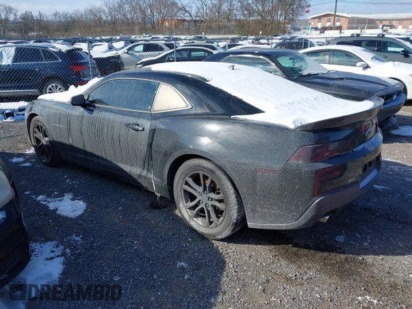 2014 Chevrolet Camaro LT z VIN 2G1FB1E35E9134246, wystawiony jako IAAI lot #41623733 z przebiegiem 171 444 mil mil oraz . Historia ofert i sprzedaży dostępna na DreamBid. Obrazek 3.