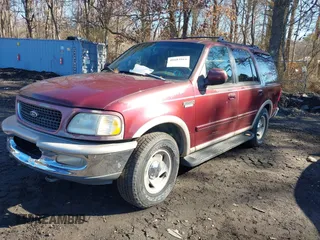 1998 Ford Expedition XLT z VIN 1FMFU18L5WLA05569, wystawiony jako IAAI lot #41683911 z przebiegiem 235 322 mil mil oraz . Historia ofert i sprzedaży dostępna na DreamBid. Obrazek 2.