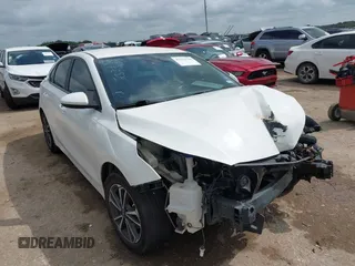 2023 Kia Forte LXS z VIN 3KPF24AD7PE686469, wystawiony jako IAAI lot #42112744 z przebiegiem 103 937 mil mil oraz . Historia ofert i sprzedaży dostępna na DreamBid. Obrazek 1.