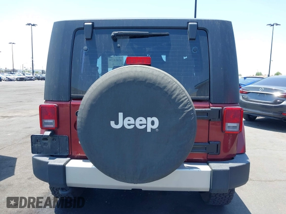 2010 Jeep Wrangler Sahara z VIN 1J4AA5D14AL125062, wystawiony jako IAAI lot #42418736 z przebiegiem 90 839 mil mil oraz . Historia ofert i sprzedaży dostępna na DreamBid. Obrazek 17.